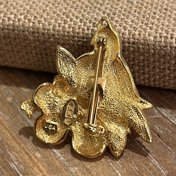 Partridge in a Pear Tree Brooch. - Picture 5 of 11